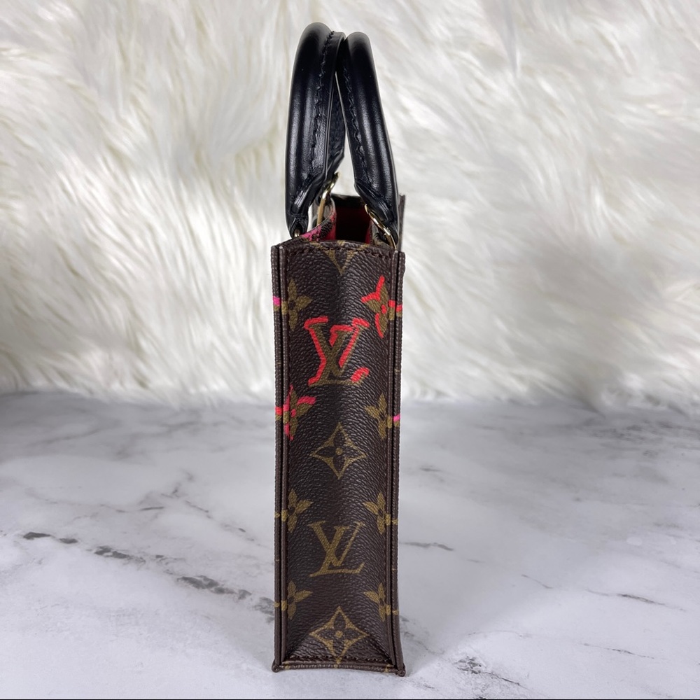 Louis Vuitton Fall in Love Petit Sac Plat - Picture 5 of 14